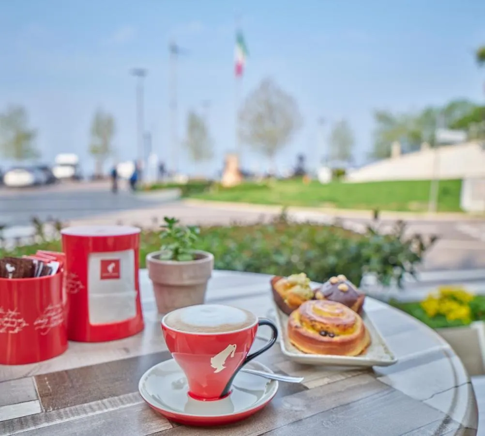 Hotel San Marco Garda  2*, Garda (Verona) Italy