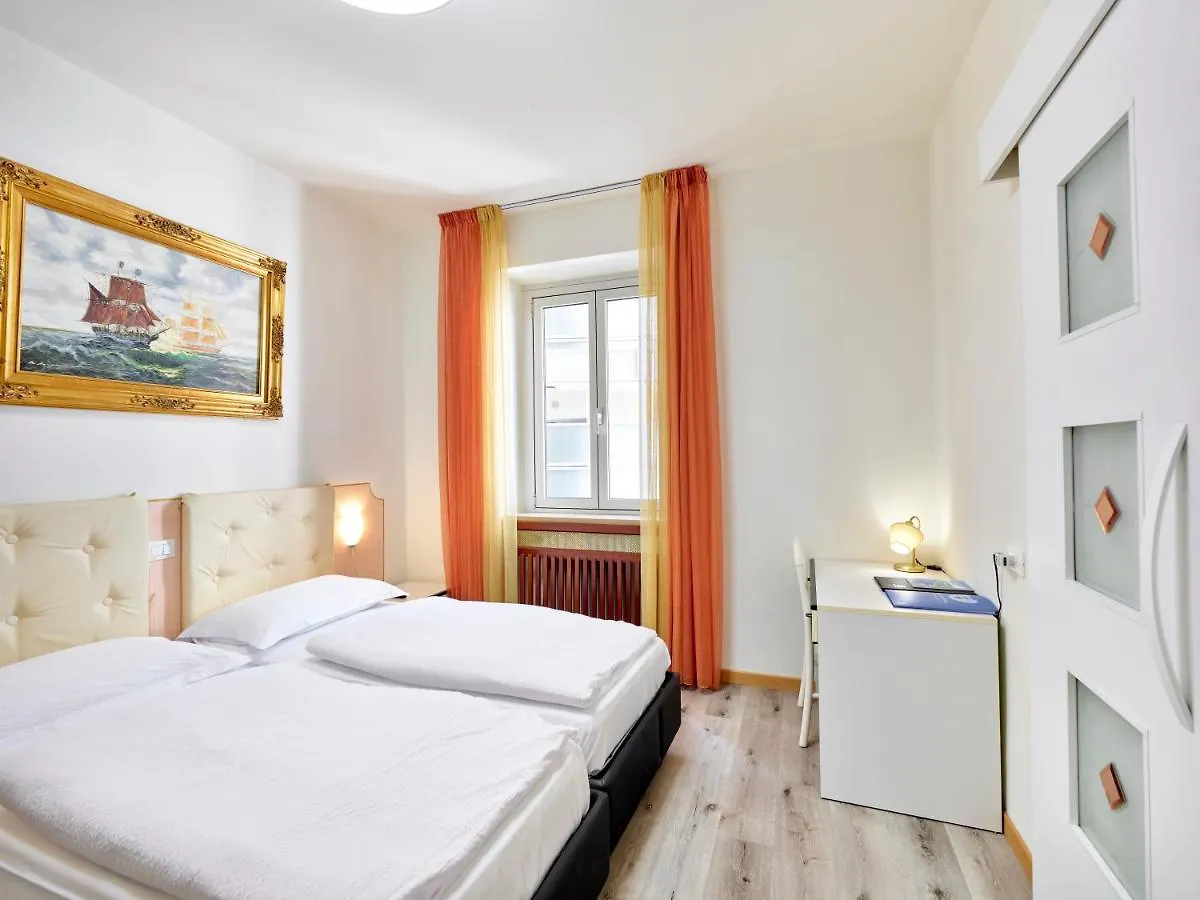 Hotel San Marco Garda  2*, Garda (Verona) Italia