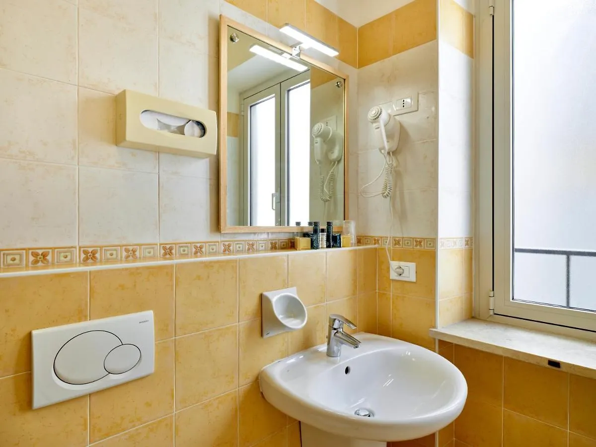Hotel San Marco Garda  2*, Garda (Verona)
