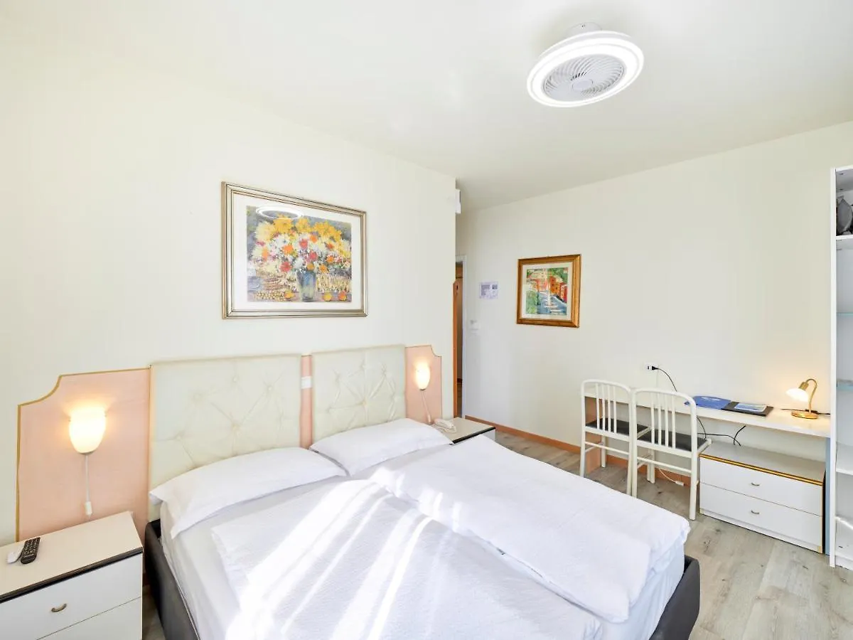 Hotel San Marco Garda  Garda (Verona)