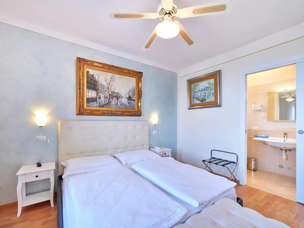 Hotel San Marco Garda  2*, Garda (Verona)